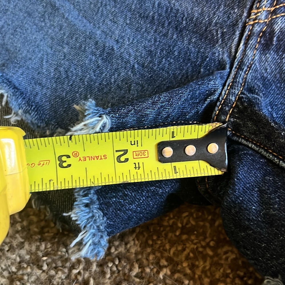Levi’s 501 Shorts - Picture 13 of 16